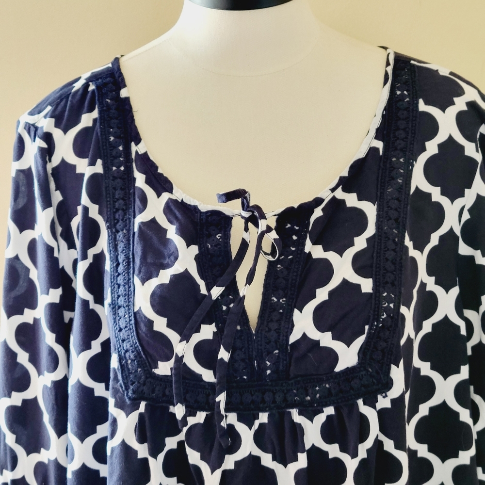 Crown & Ivy navy geo peasant blouse size xxl - Picture 2 of 9